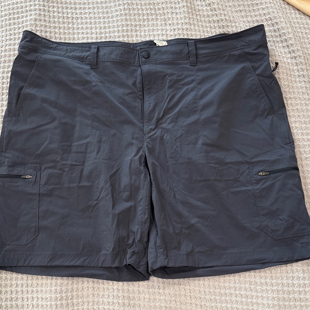 L.L. Bean Men's Navy Cargo Shorts